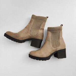 White Mountain Women's Benji Chunky Heel Chelsea Booties - Sand - Size US 8 NIB